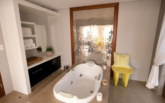 African Hills Safari Lodge & Spa
