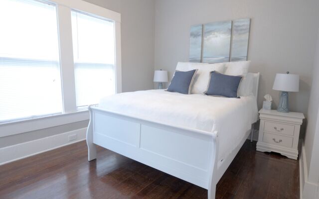 Laurel Coral-Sleeps 5-Studio
