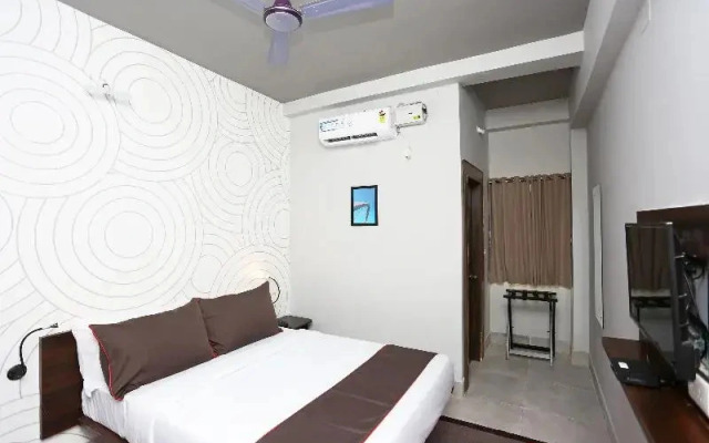 Hotel Bhinna Sakala by OYO Rooms