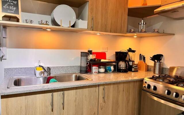 Lovely 3 bedroom condo near downtown and foodies