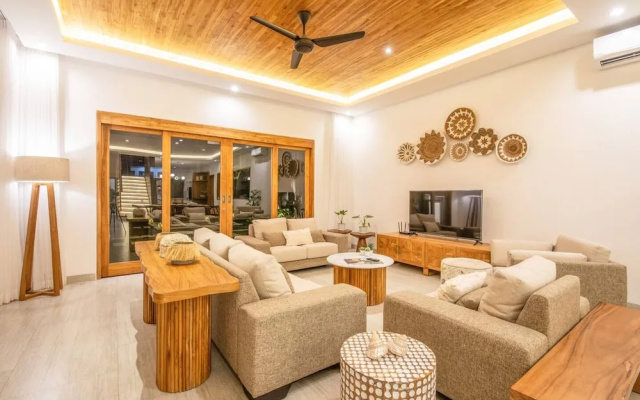 Breeze Opulent 6 BR in With Ocean View 5 Mins to Savaya – Guest Rooms – Pecatu