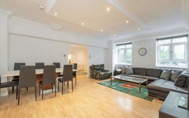 Immaculate 4-bed Apartment Opposite Hyde Park W2