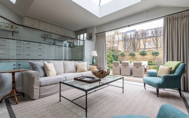 Granard Road by Onefinestay