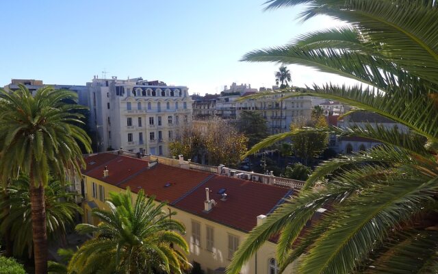 Ambassador Palace AP2095 by Riviera Holiday Homes