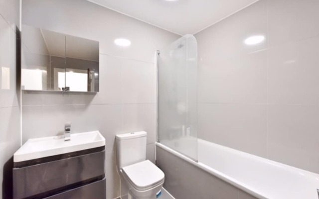 Canary Wharf 2 Bedroom Flat With Parking