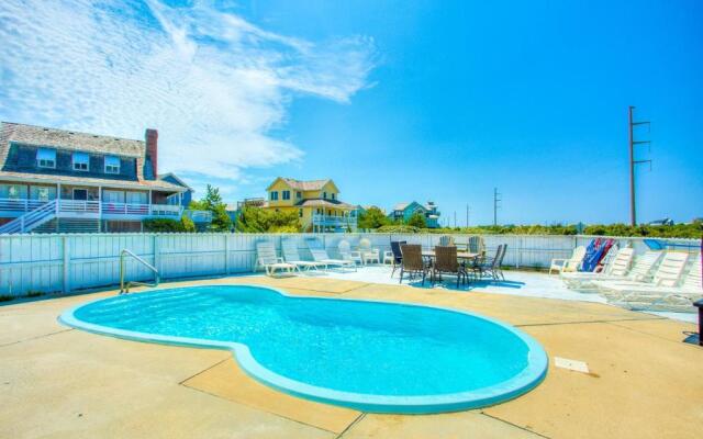 6170 - Poolside Paradise