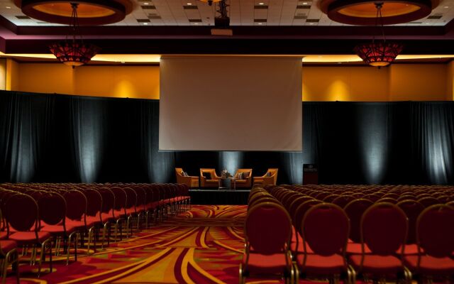 Renaissance® Phoenix Glendale Hotel & Conference Center