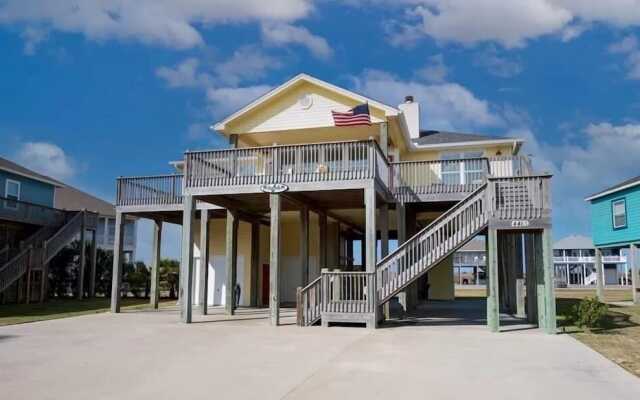 Lemoncello 3 Bedroom Home by RedAwning