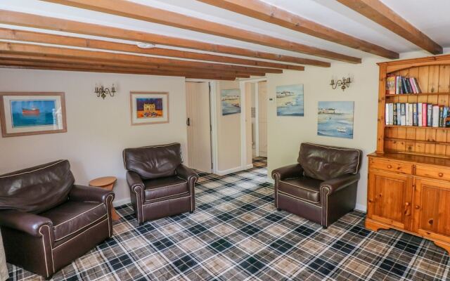 Vineyard Vale 8