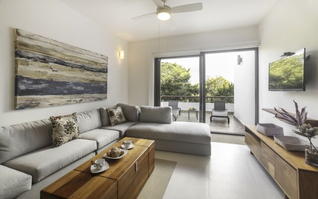 HIRA PH4 w Rooftop Terrace by Gate48