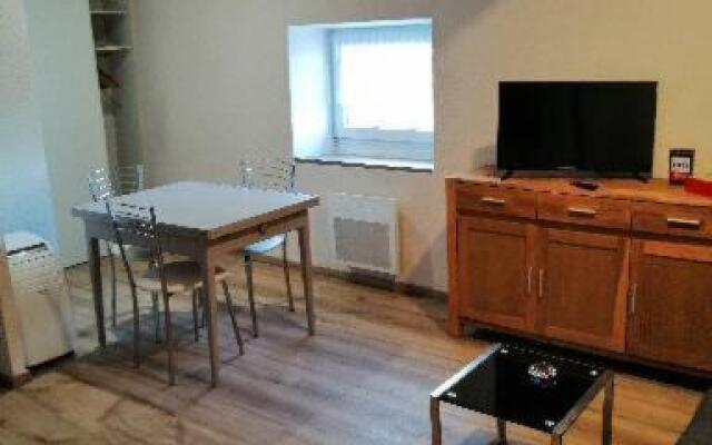 Joyeuse, superbe appartement d'environs 30m2.