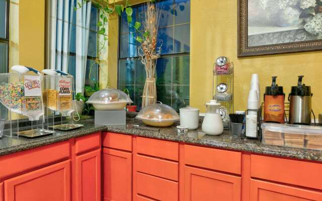 Howard Johnson by Wyndham San Marcos