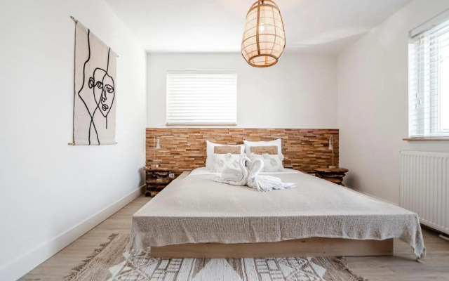 Marley’s Beachhouse - Luxury Guest Room with balcony
