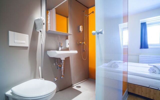 easyHotel Basel City - contactless self check-in
