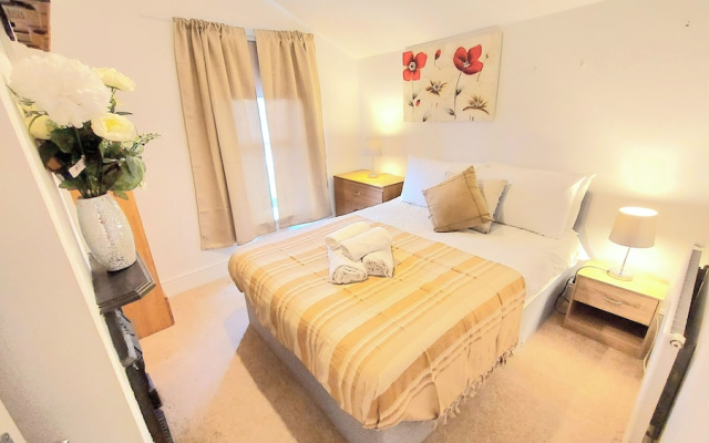 5Br House-sleeps12-garden-familyfriendly