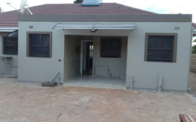 Luxurious 3 bed House Modern Open Plan- Borehole - 2046