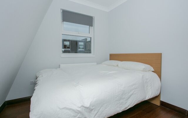 Modern 5 Bedroom House In Battersea