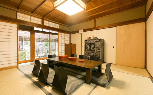 Nishinokyouharamachino Ie