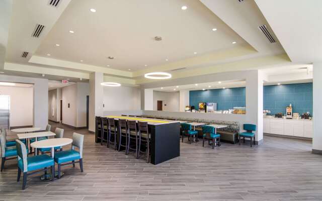 Comfort Inn & Suites Gulf Shores East Beach near Gulf State Park