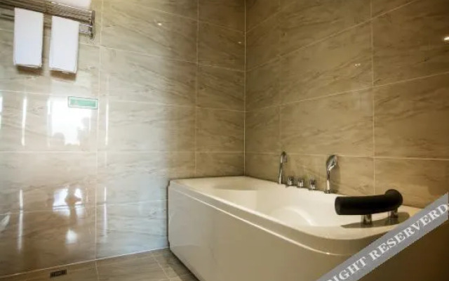 Vienna International Hotel (Tengchong Yanhu Park Branch)