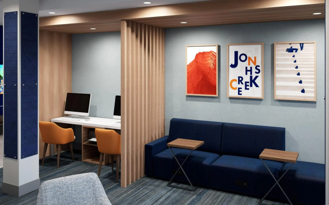 Holiday Inn Express and Suites Phoenix Midtown