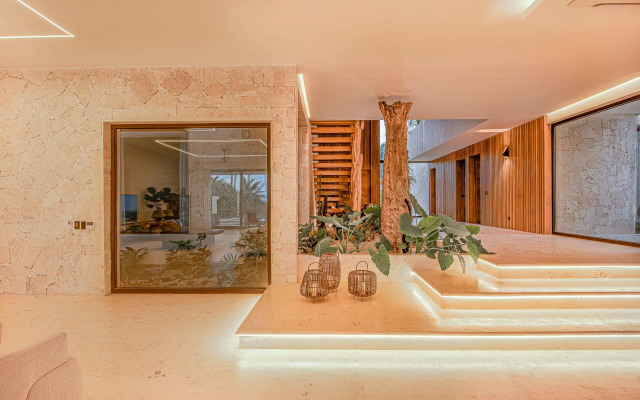 Luxury 10br Beachfront Stunner With Private Pool