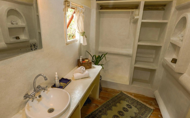 Ol Losowan House, Karen