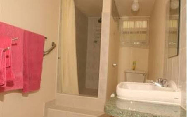 Palm Paradise Guest House and Apartments