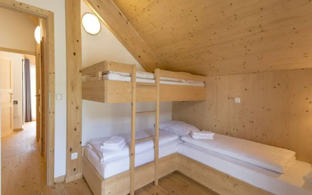 Inviting Chalet With Whirlpool