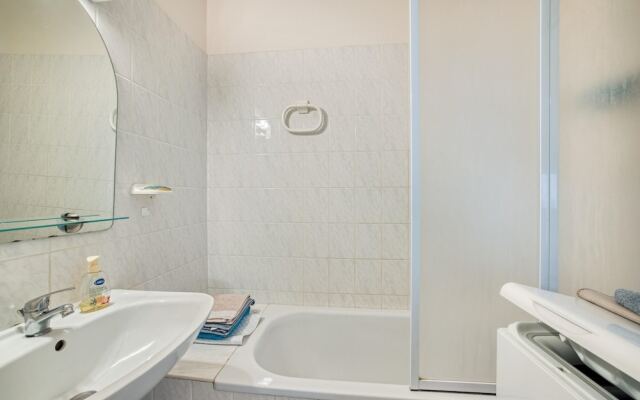 Apartment With 2 Bedrooms in Mèze, With Wonderful sea View, Furnished