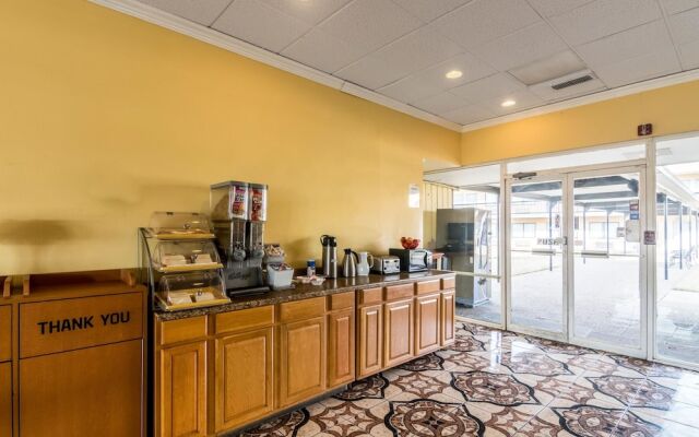 Days Inn Six Flags Mall