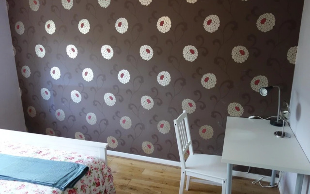 NEW Cosy 2 Bedroom Flat on Englefield Green