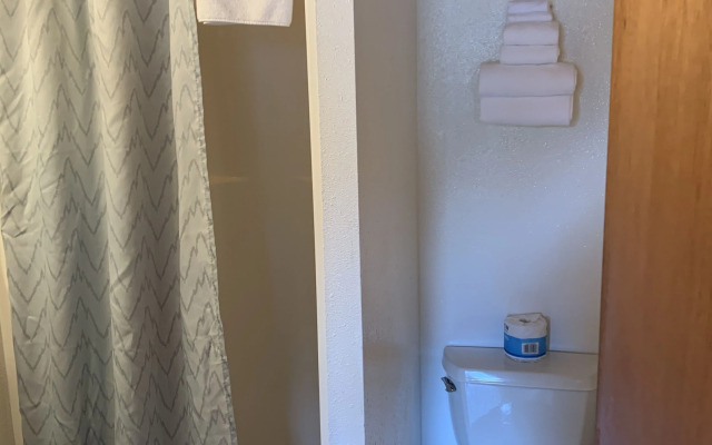 Curley's Resort & Dive Center