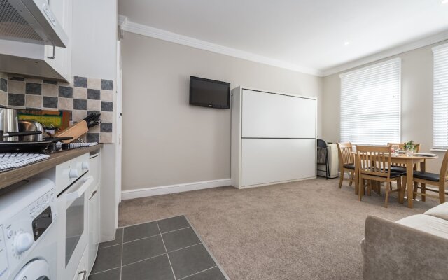 "stylish Apartment,12 Minutes Tube to Oxford Street,central London,ac,free Wifi!!"