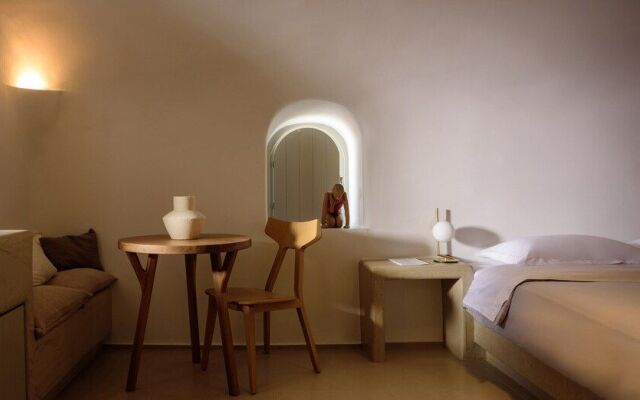 Oia Treasures Art Suites