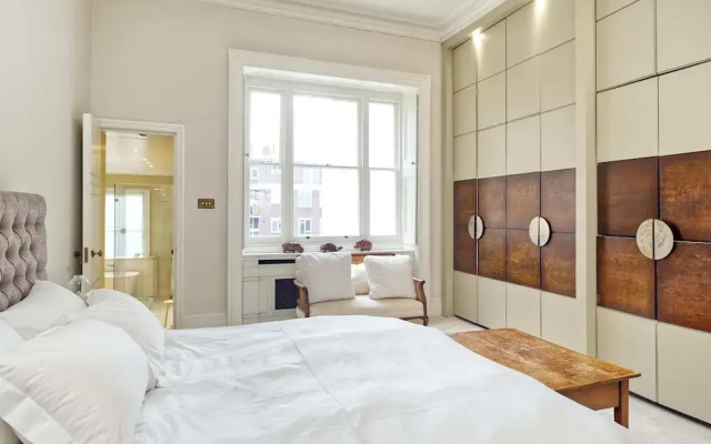 Grand 2 Bedroom Flat, Kensington
