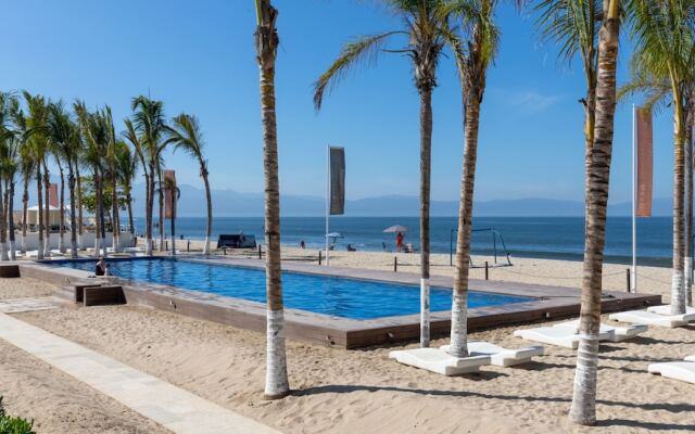 Condo Aria Ocean 411 by Kivoya