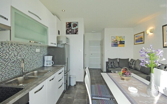 Nice Home in Drasnice With Wifi and 1 Bedrooms