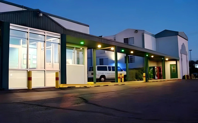 O'Hare Inn & Suites