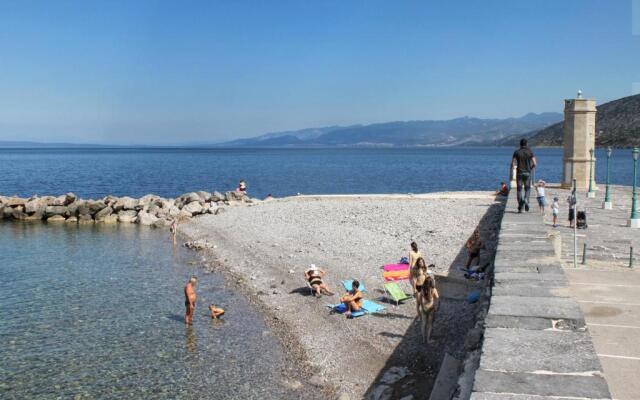Apartments with a parking space Senj - 18884