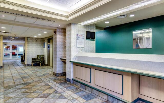Motel 6 Saskatoon, SK