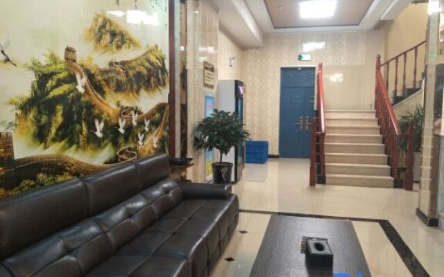 Pinghu Xinyue Fashion Hotel