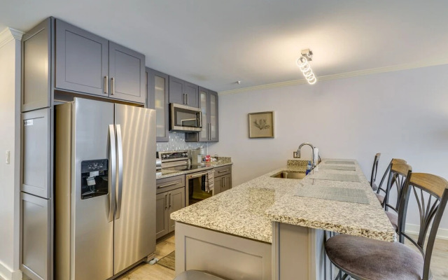 Lakefront Condo w/ Balcony in Osage Beach!