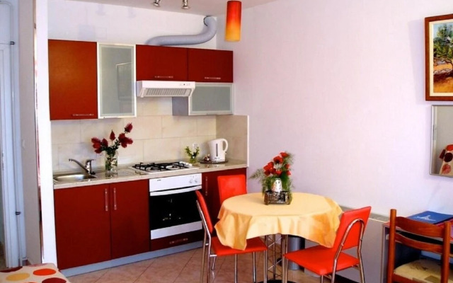 Viola - With Pool - SA7