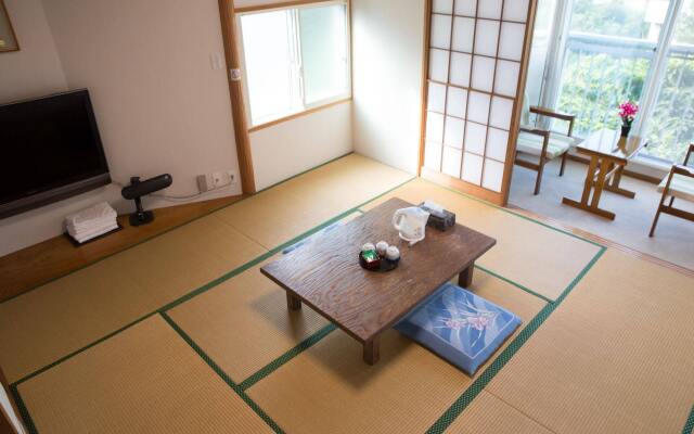 Atami Red House
