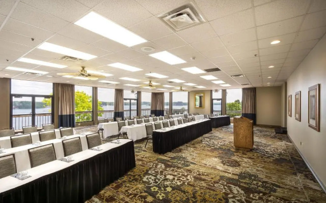 Lodge Of Four Seasons Golf Resort, Marina & Spa