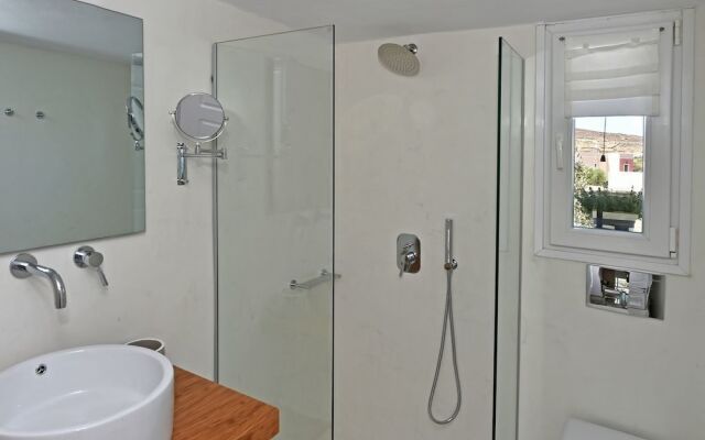 Tinos Blend Suites