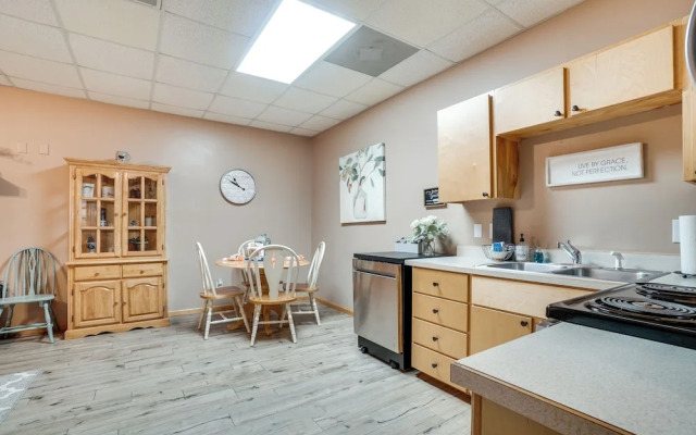 'innsbruck Alpine Getaway' w/ Shared Hot Tub!