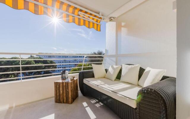 SERRENDY Splendid 3-bedroom apartment within an upscale