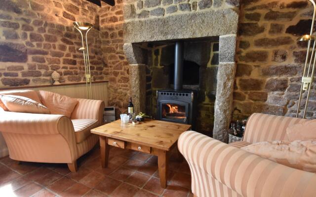 Cozy Holiday Home in Ceauce near Lake